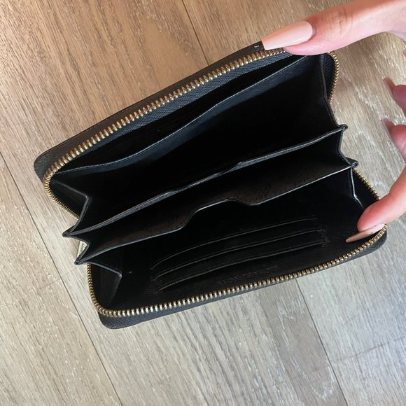 Michael Kors Wallet - Picture 3 of 3